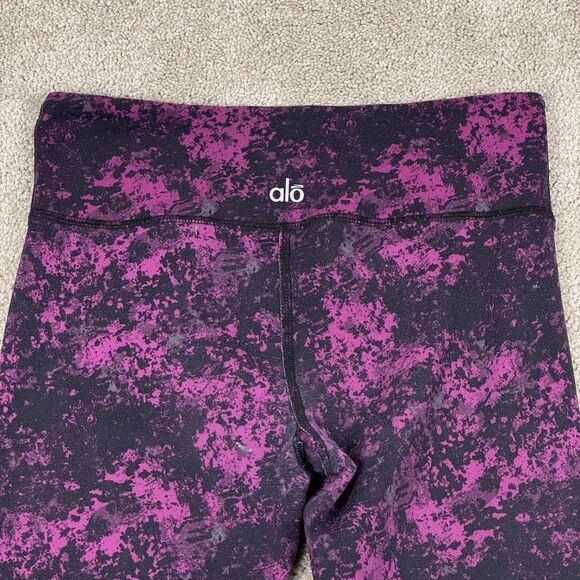 Alo Yoga Capri Leggings Purple Tie Dye Camo Size Small - Picture 4 of 4
